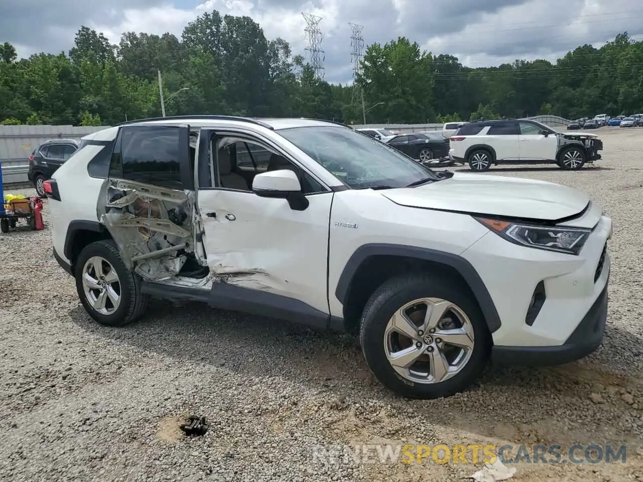 4 Photograph of a damaged car 4T3B6RFV2MU051287 TOYOTA RAV4 2021