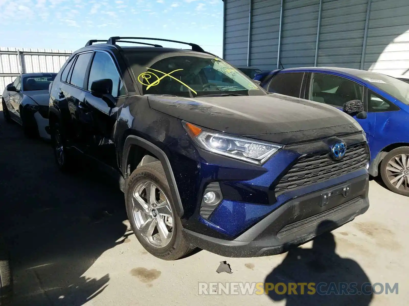 1 Photograph of a damaged car 4T3B6RFV3MU011428 TOYOTA RAV4 2021