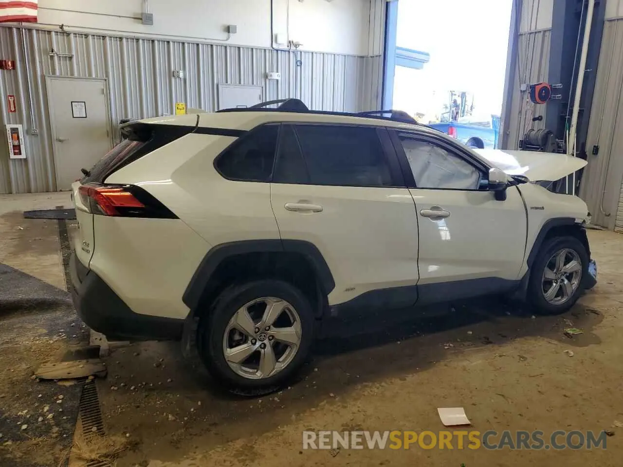 3 Photograph of a damaged car 4T3B6RFV5MU061229 TOYOTA RAV4 2021