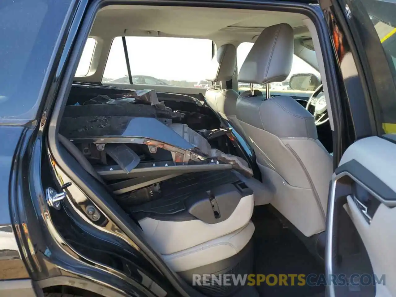 11 Photograph of a damaged car 4T3B6RFV5MU062350 TOYOTA RAV4 2021