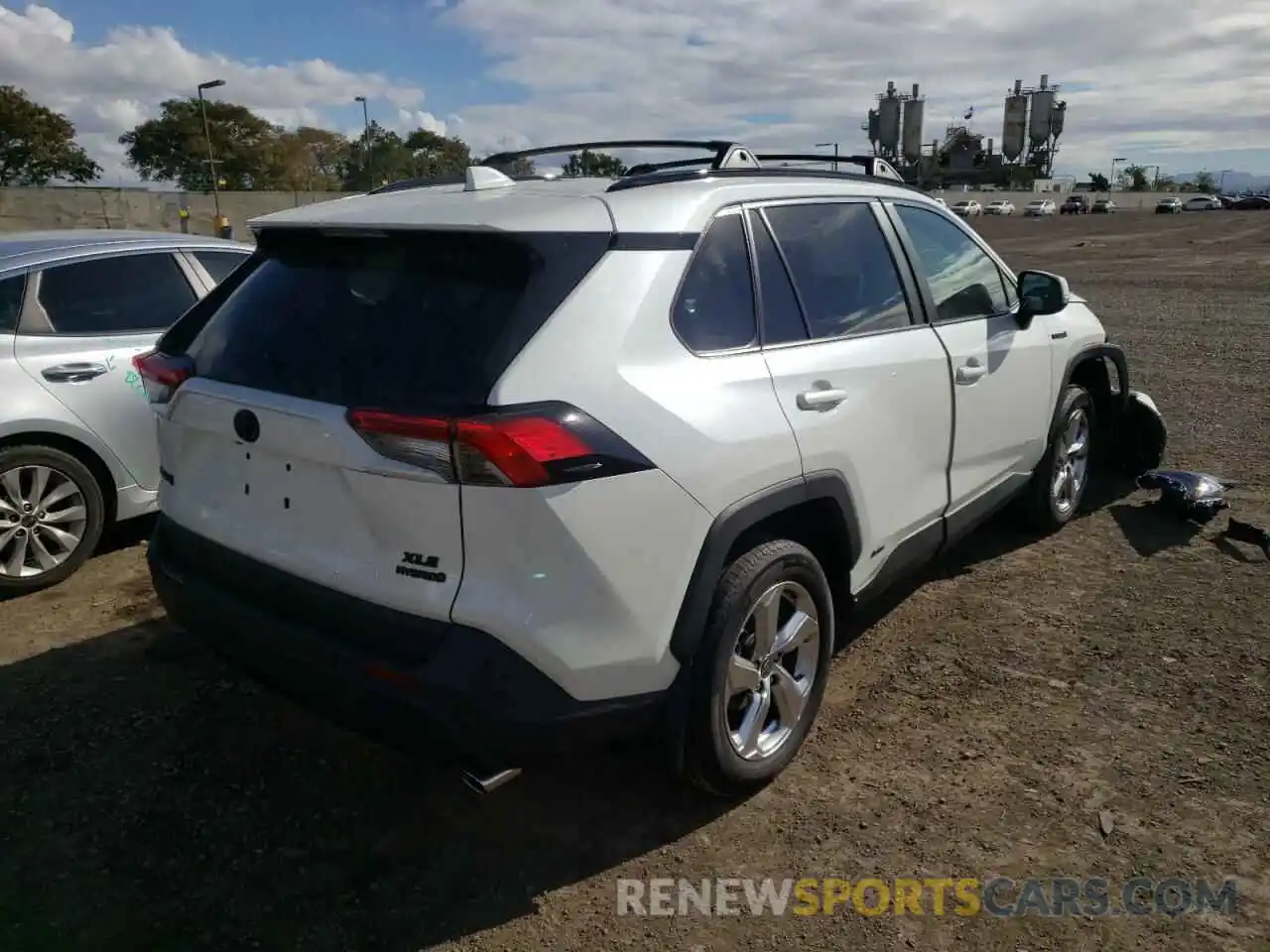 4 Photograph of a damaged car 4T3B6RFV8MU047082 TOYOTA RAV4 2021