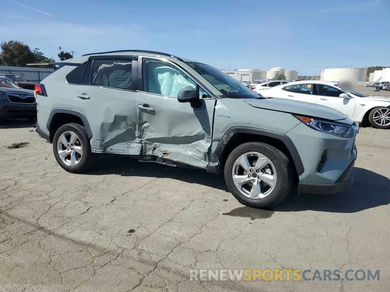 4 Photograph of a damaged car 4T3B6RFV9MU010221 TOYOTA RAV4 2021