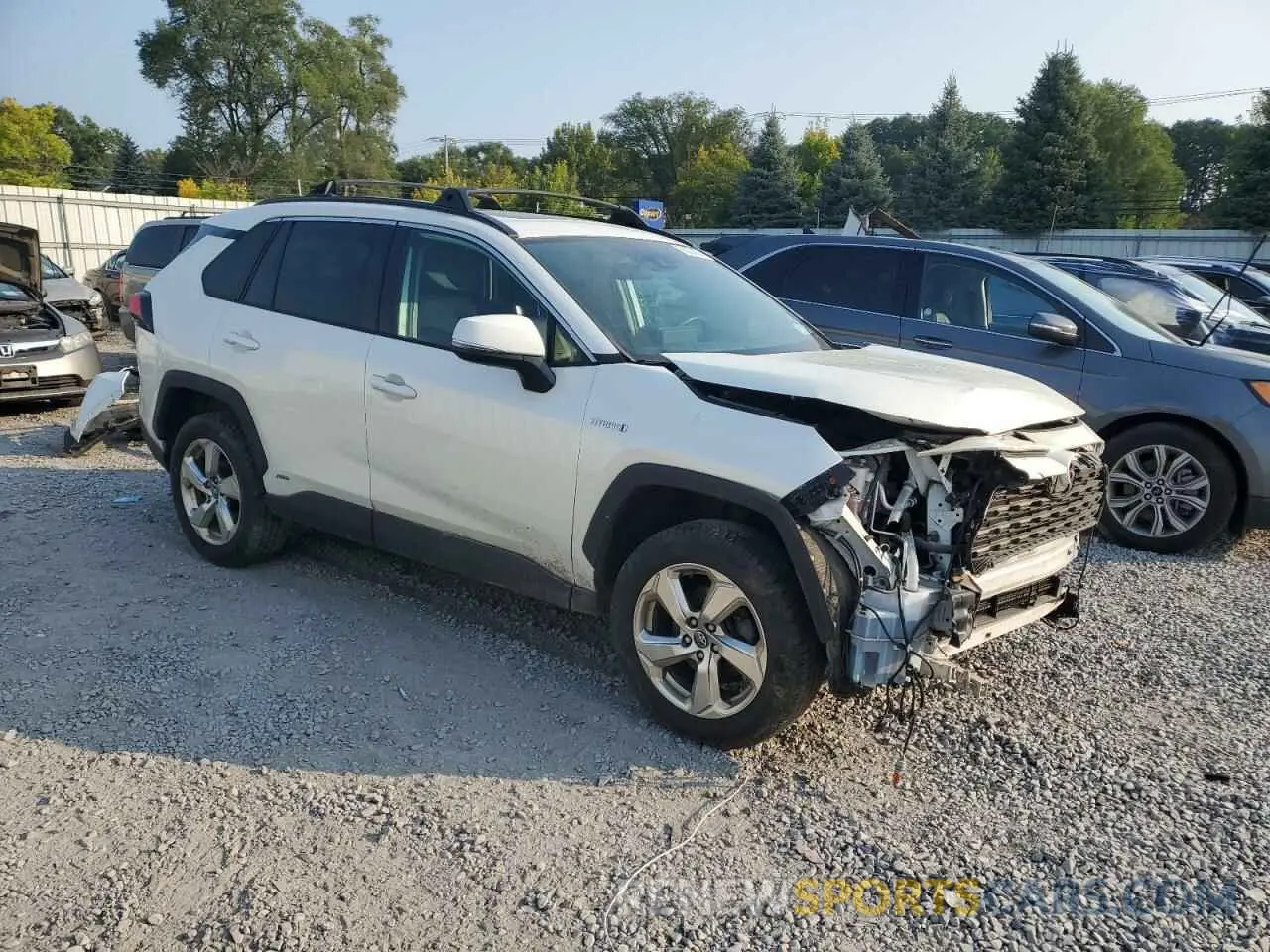 4 Photograph of a damaged car 4T3B6RFVXMU016352 TOYOTA RAV4 2021