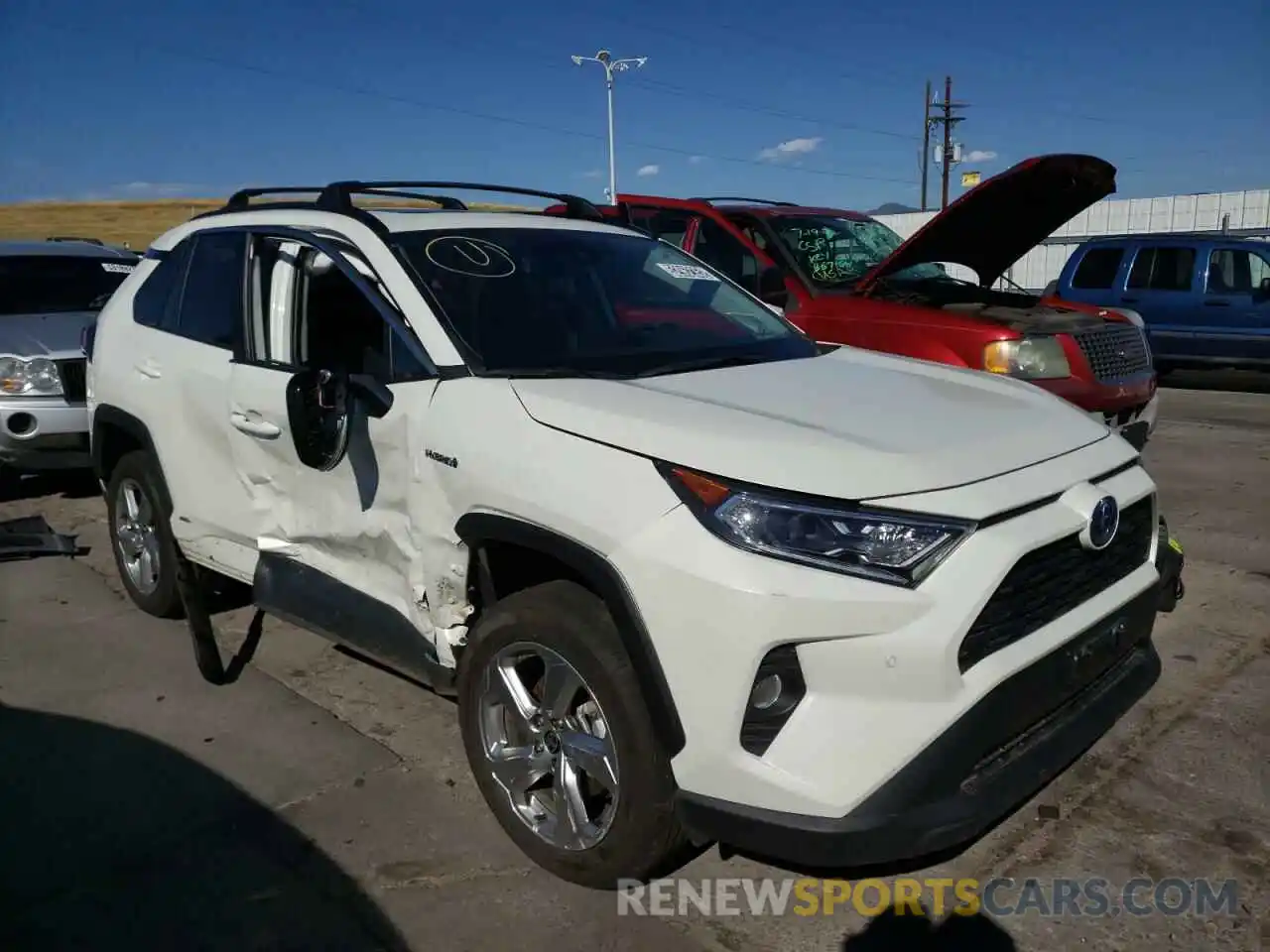 1 Photograph of a damaged car 4T3B6RFVXMU052946 TOYOTA RAV4 2021