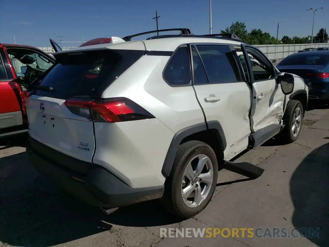 4 Photograph of a damaged car 4T3B6RFVXMU052946 TOYOTA RAV4 2021