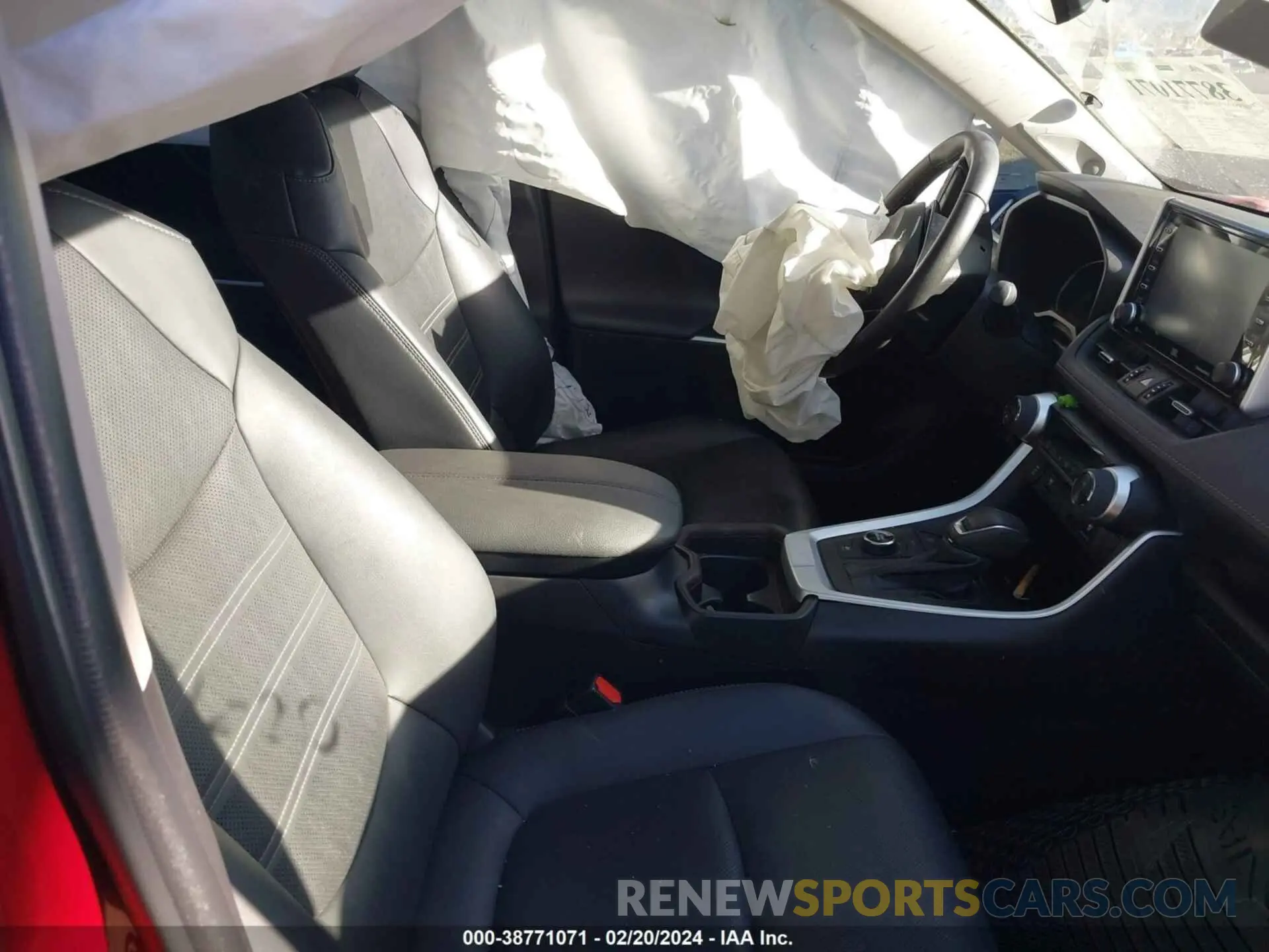5 Photograph of a damaged car 4T3D6RFV0MU061728 TOYOTA RAV4 2021