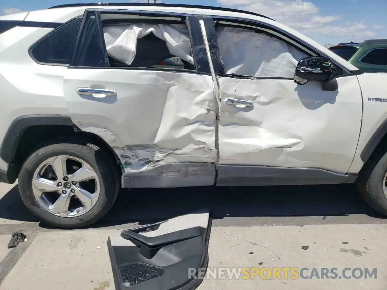 9 Photograph of a damaged car 4T3D6RFV1MU009878 TOYOTA RAV4 2021