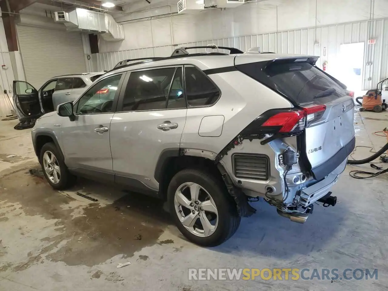 2 Photograph of a damaged car 4T3D6RFV1MU024994 TOYOTA RAV4 2021