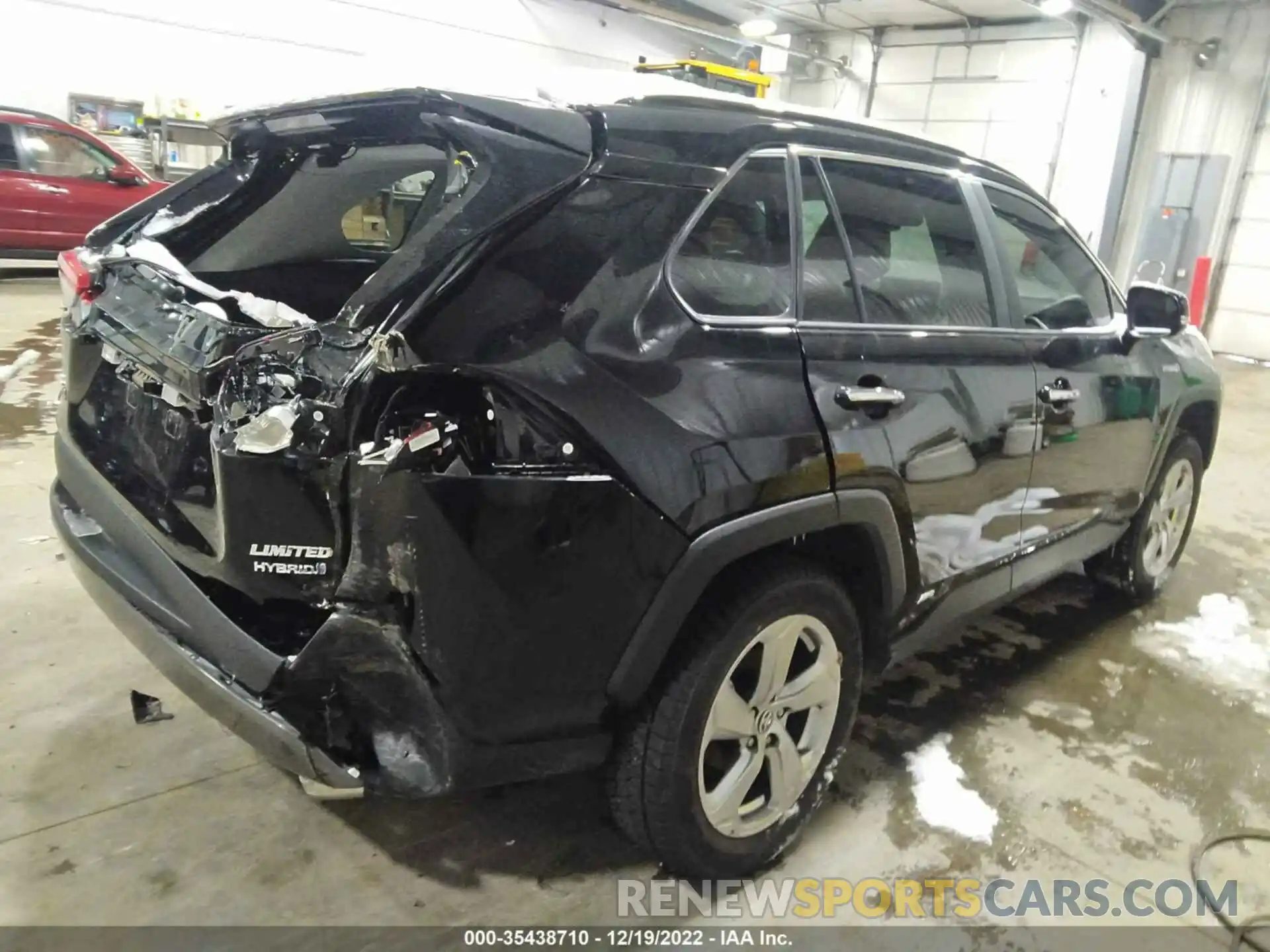 4 Photograph of a damaged car 4T3D6RFV1MU042833 TOYOTA RAV4 2021