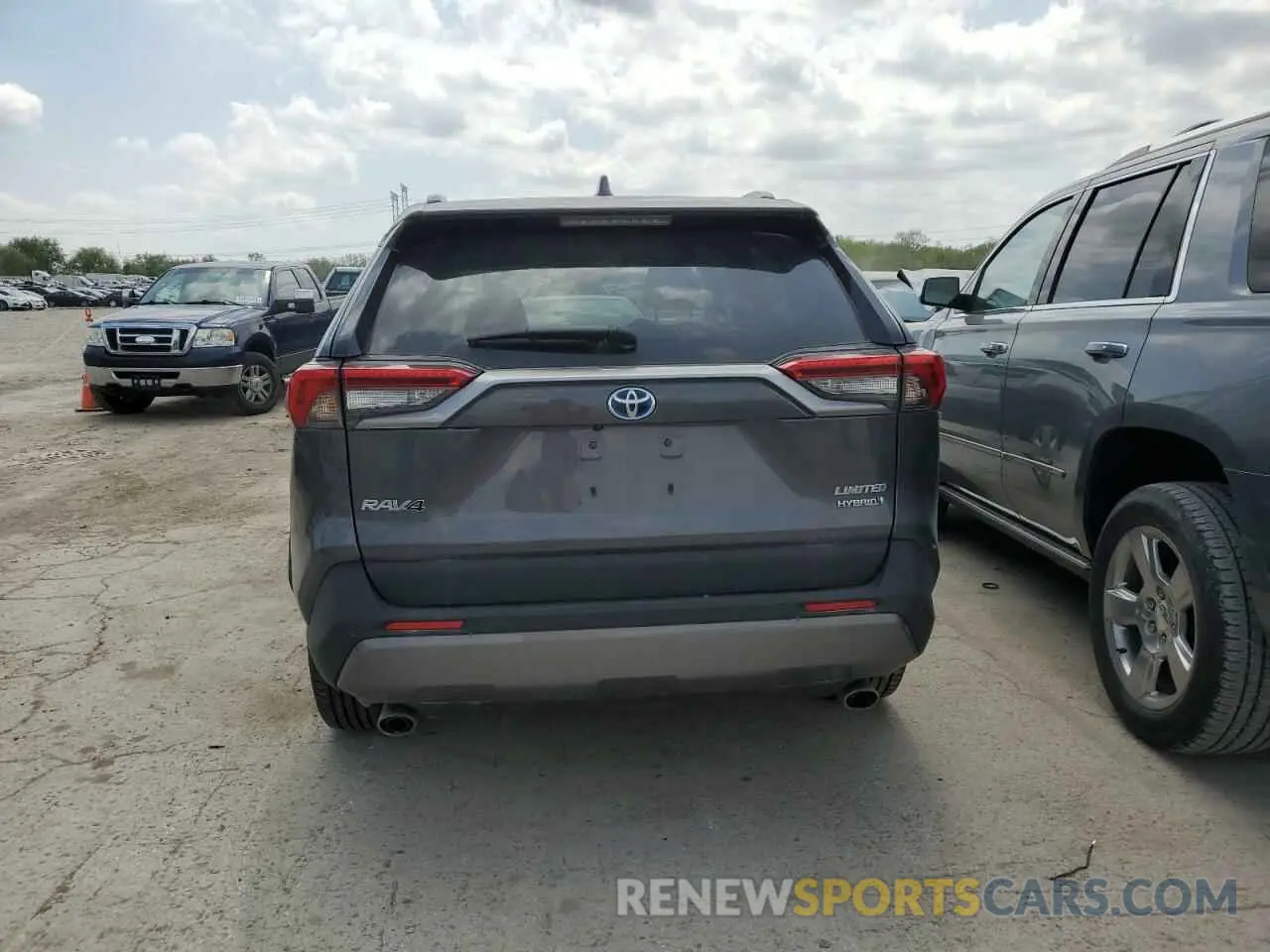 6 Photograph of a damaged car 4T3D6RFV3MU057172 TOYOTA RAV4 2021