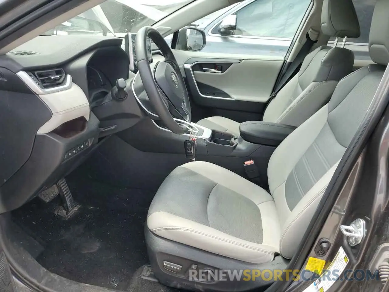 7 Photograph of a damaged car 4T3D6RFV3MU057172 TOYOTA RAV4 2021