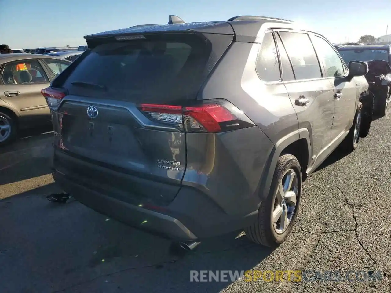 4 Photograph of a damaged car 4T3D6RFV4MU062929 TOYOTA RAV4 2021