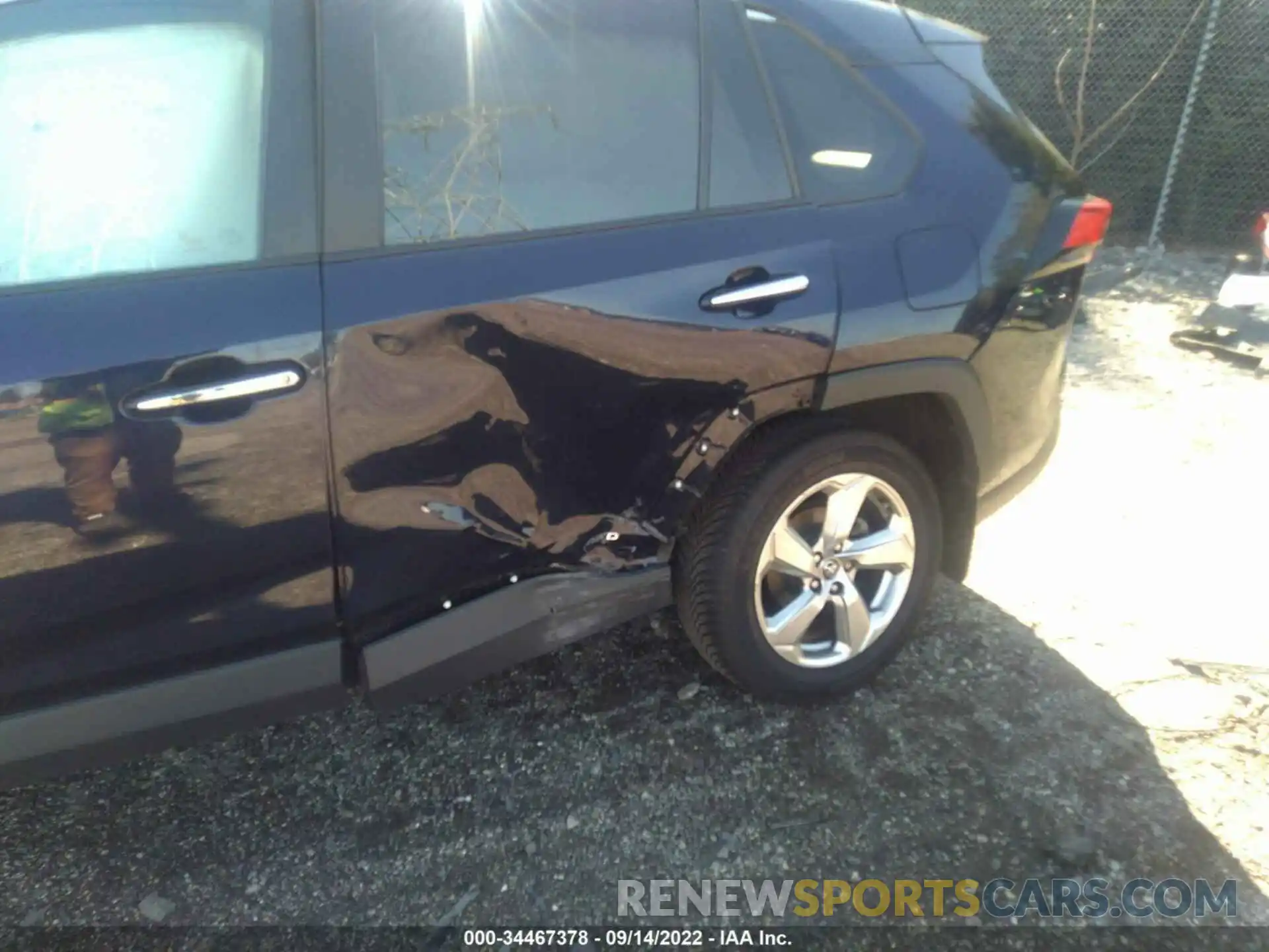 6 Photograph of a damaged car 4T3D6RFV7MU009724 TOYOTA RAV4 2021