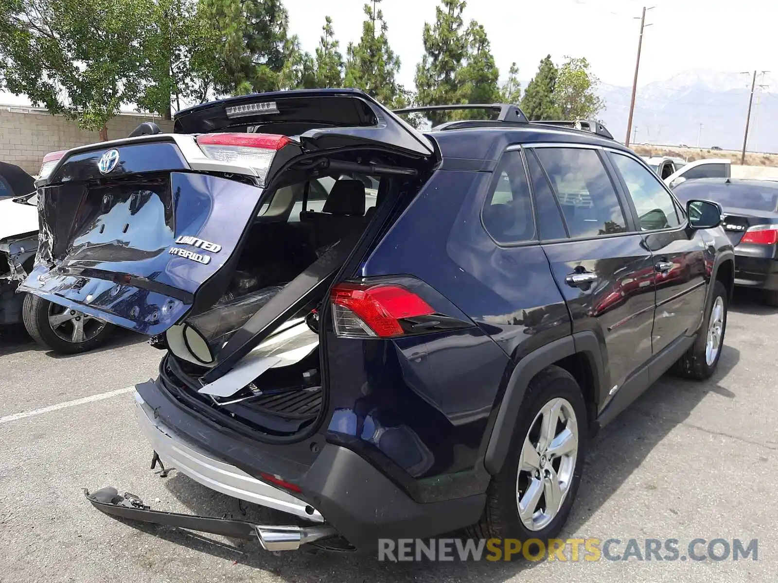 4 Photograph of a damaged car 4T3D6RFV7MU026507 TOYOTA RAV4 2021