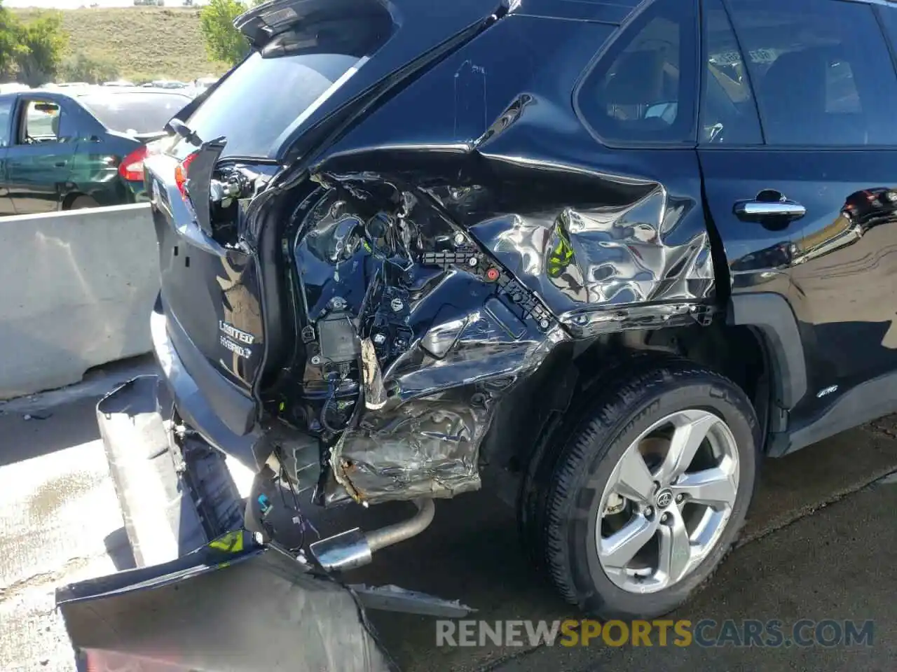 9 Photograph of a damaged car 4T3D6RFVXMU058027 TOYOTA RAV4 2021