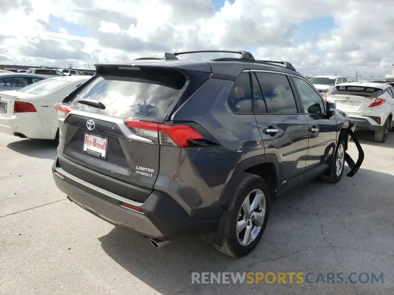 4 Photograph of a damaged car 4T3D6RFVXMU058609 TOYOTA RAV4 2021