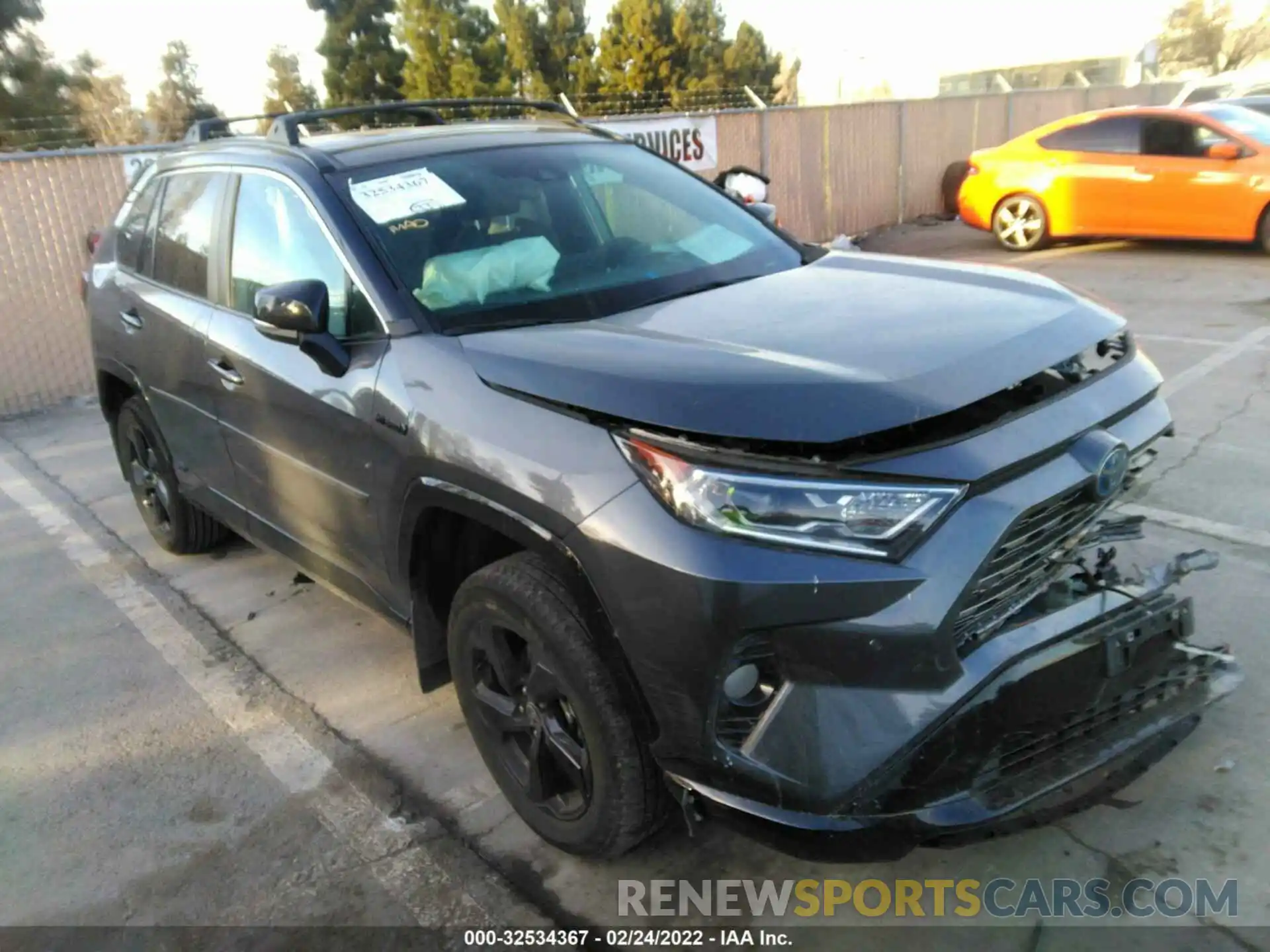 1 Photograph of a damaged car 4T3E6RFV1MU030461 TOYOTA RAV4 2021