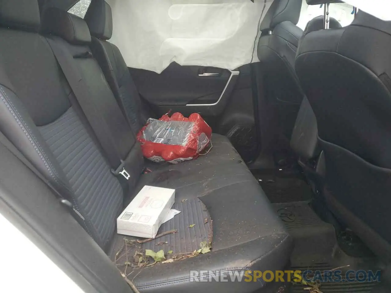 11 Photograph of a damaged car 4T3E6RFV2MU038102 TOYOTA RAV4 2021