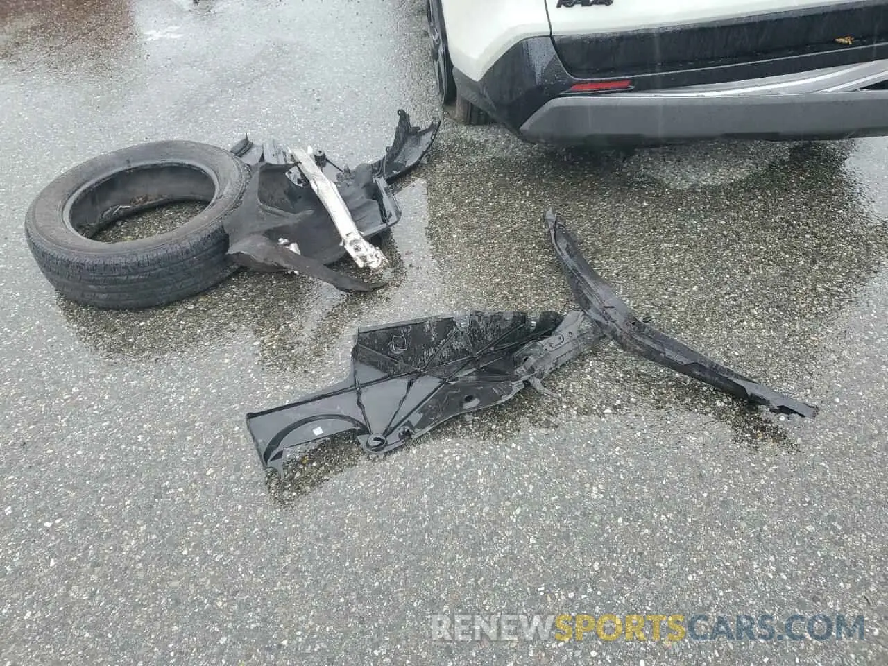 13 Photograph of a damaged car 4T3E6RFV2MU038102 TOYOTA RAV4 2021