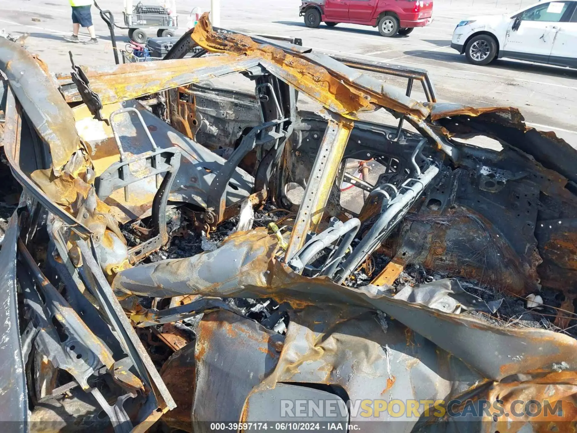 6 Photograph of a damaged car 4T3E6RFV3MU032003 TOYOTA RAV4 2021