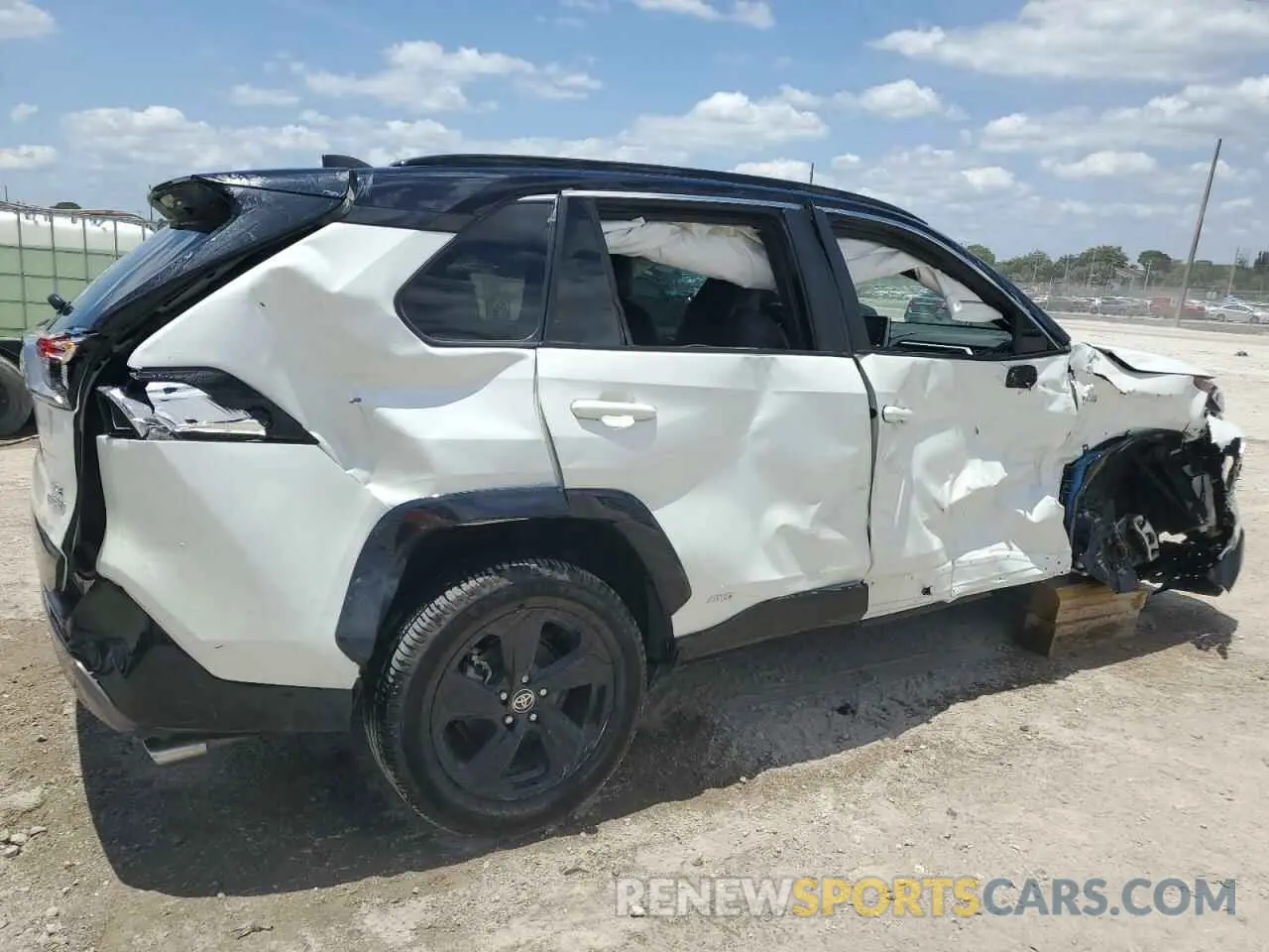 3 Photograph of a damaged car 4T3E6RFV3MU061808 TOYOTA RAV4 2021