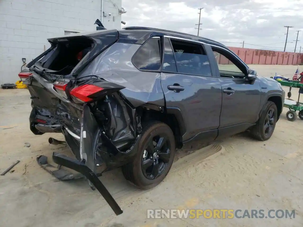 4 Photograph of a damaged car 4T3E6RFV7MU055638 TOYOTA RAV4 2021