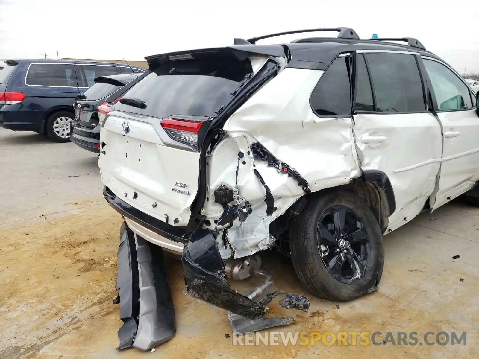 9 Photograph of a damaged car 4T3E6RFV9MU007574 TOYOTA RAV4 2021