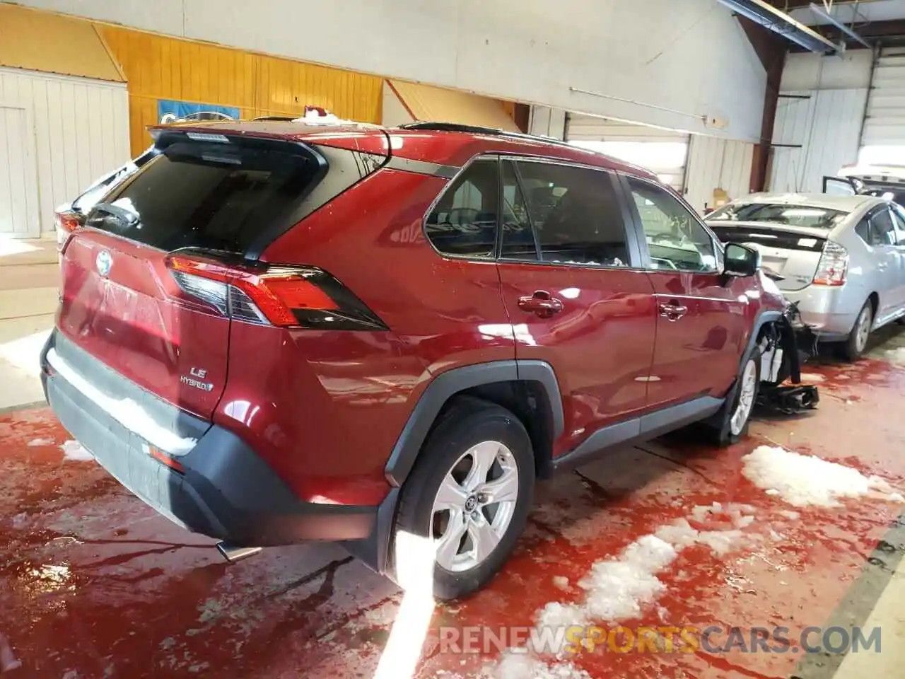 4 Photograph of a damaged car 4T3L6RFV3MU006735 TOYOTA RAV4 2021