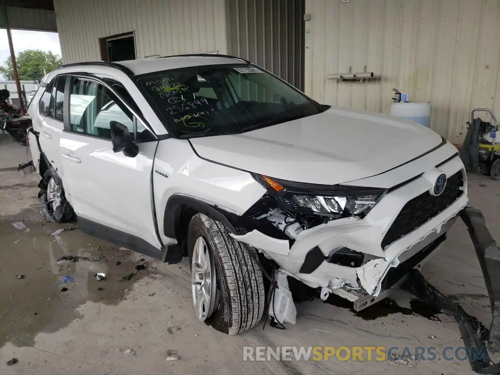 1 Photograph of a damaged car 4T3L6RFV6MU020385 TOYOTA RAV4 2021