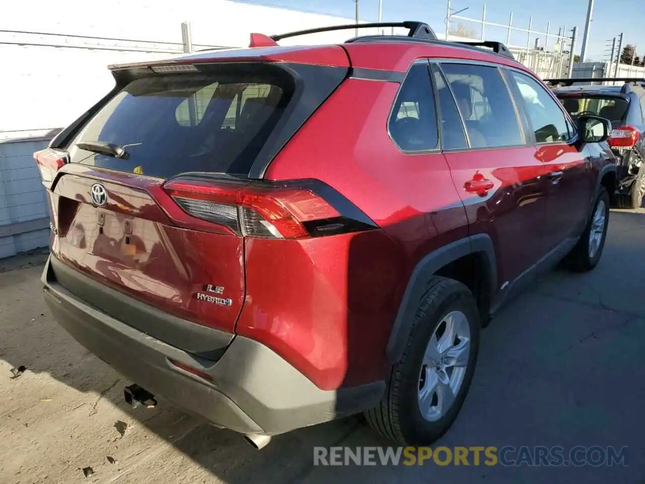 4 Photograph of a damaged car 4T3L6RFV6MU026655 TOYOTA RAV4 2021