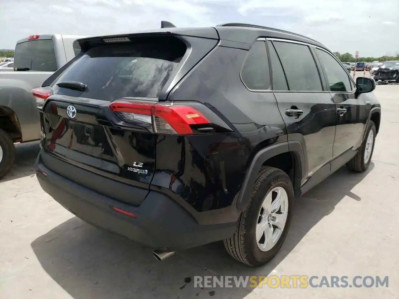 4 Photograph of a damaged car 4T3L6RFV8MU026883 TOYOTA RAV4 2021