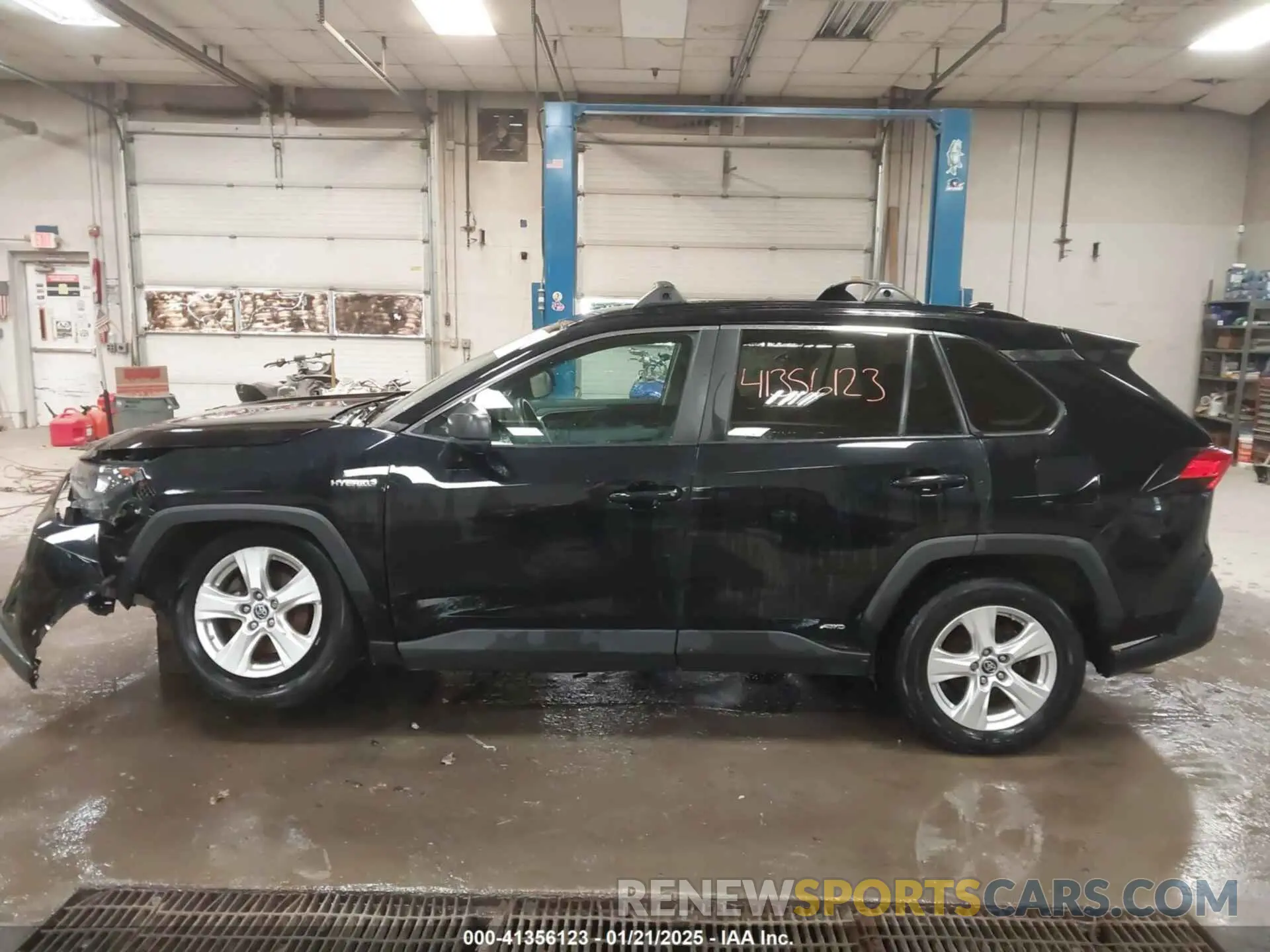 14 Photograph of a damaged car 4T3L6RFVXMU024696 TOYOTA RAV4 2021