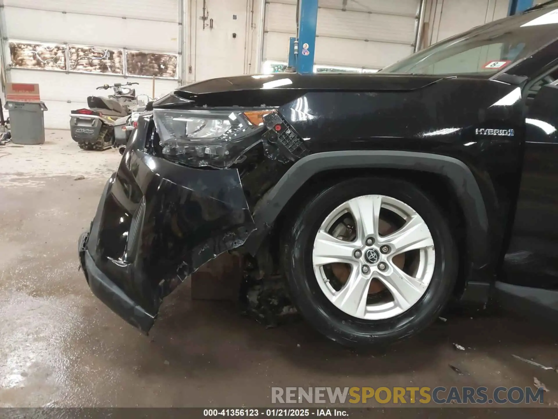17 Photograph of a damaged car 4T3L6RFVXMU024696 TOYOTA RAV4 2021