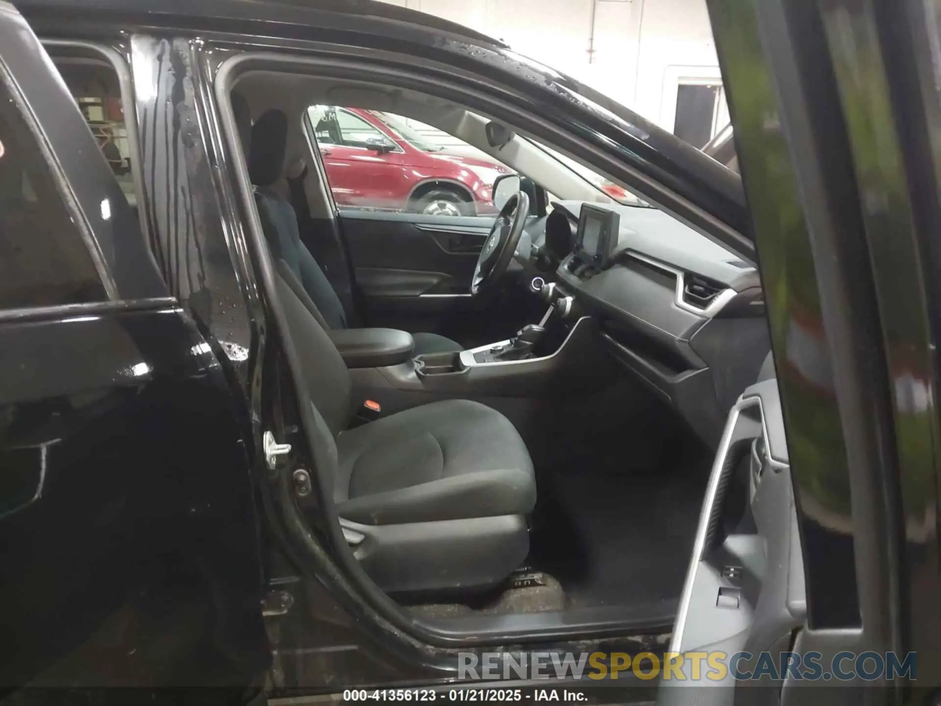 5 Photograph of a damaged car 4T3L6RFVXMU024696 TOYOTA RAV4 2021