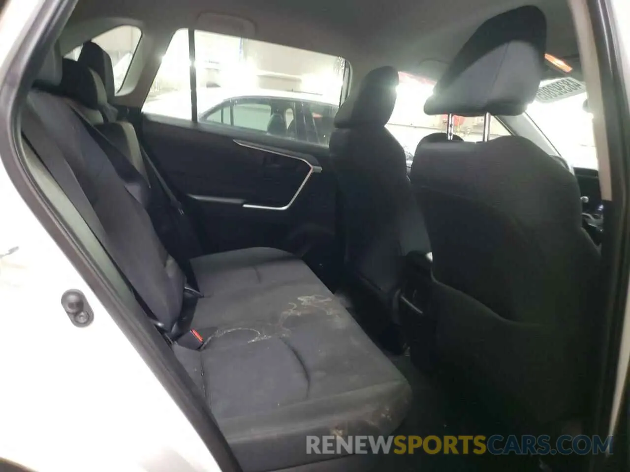 10 Photograph of a damaged car 4T3LWRFV0MU034668 TOYOTA RAV4 2021