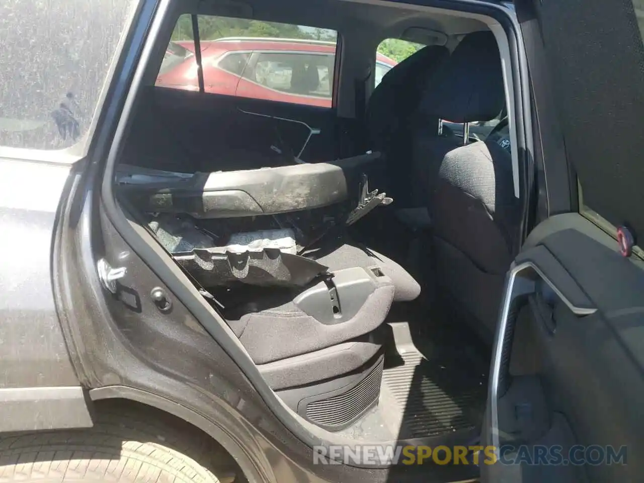 6 Photograph of a damaged car 4T3LWRFV7MU050026 TOYOTA RAV4 2021