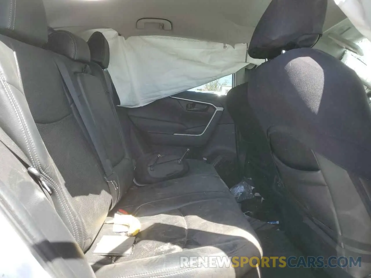 11 Photograph of a damaged car 4T3M6RFV3MU012071 TOYOTA RAV4 2021