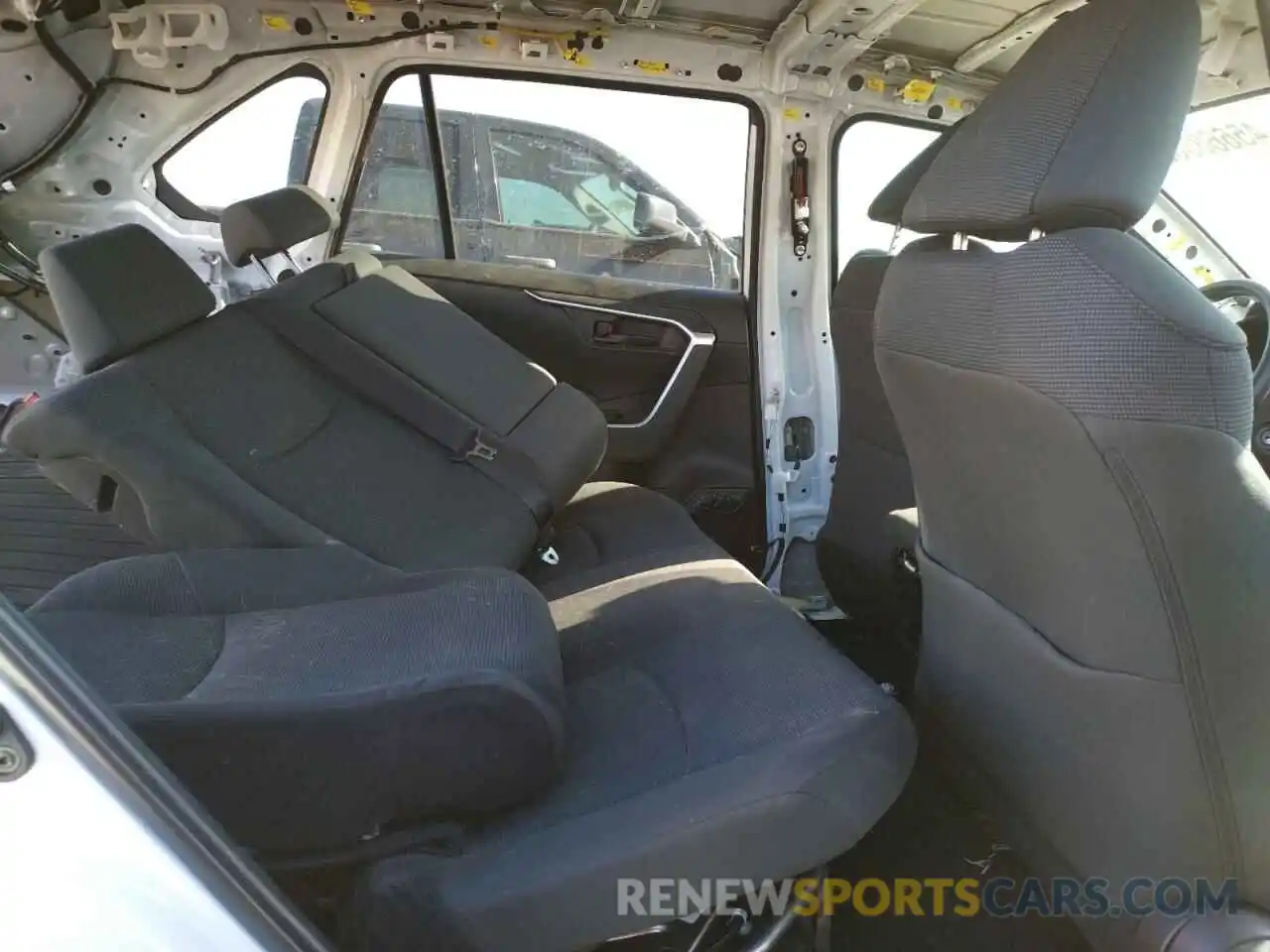 6 Photograph of a damaged car 4T3MWRFV1MU044615 TOYOTA RAV4 2021