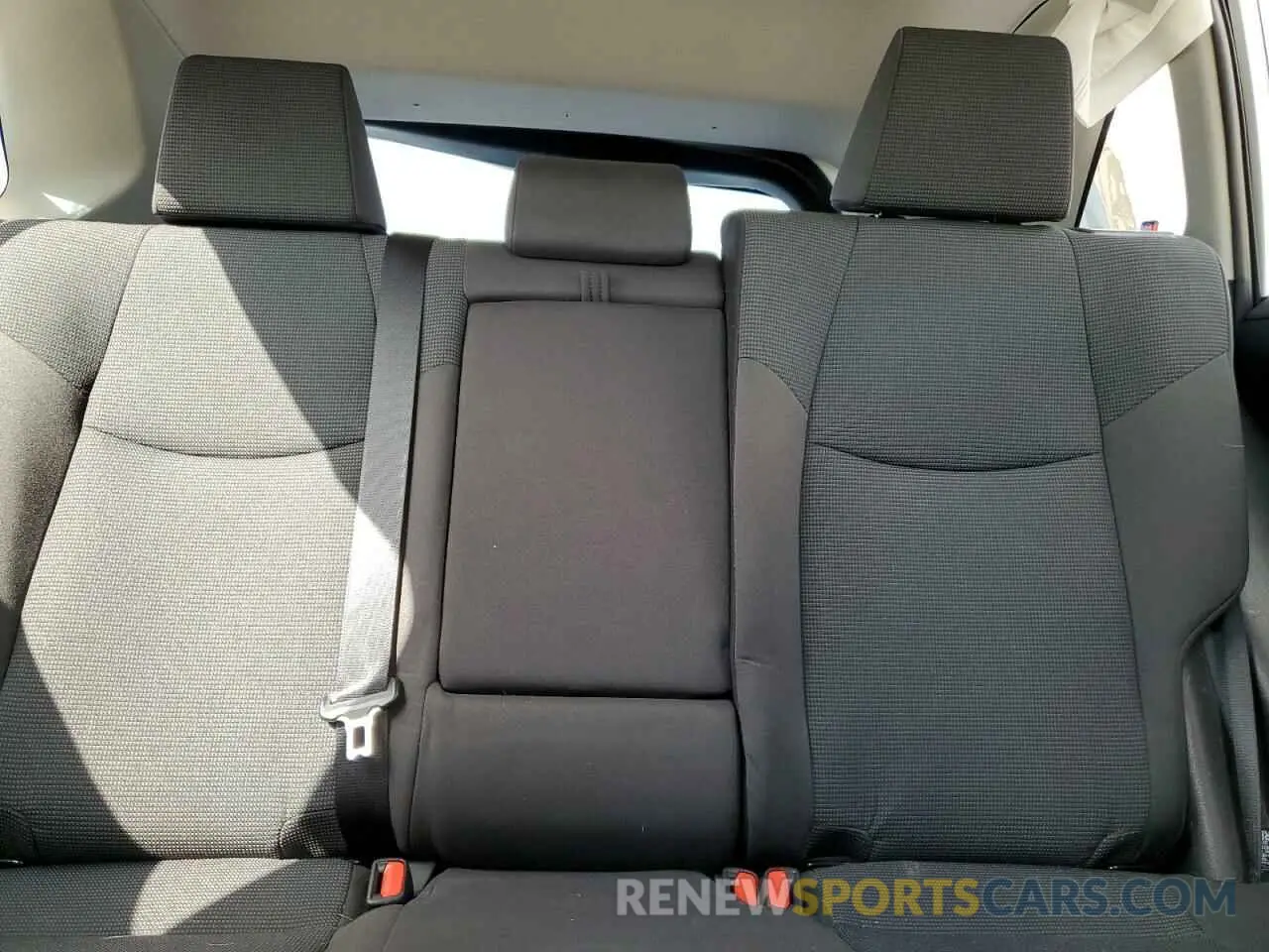 10 Photograph of a damaged car 4T3MWRFV2MU048172 TOYOTA RAV4 2021