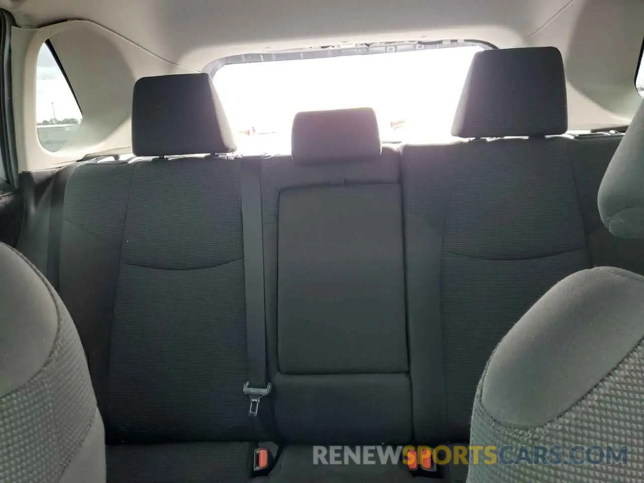 10 Photograph of a damaged car 4T3MWRFV8MU020439 TOYOTA RAV4 2021