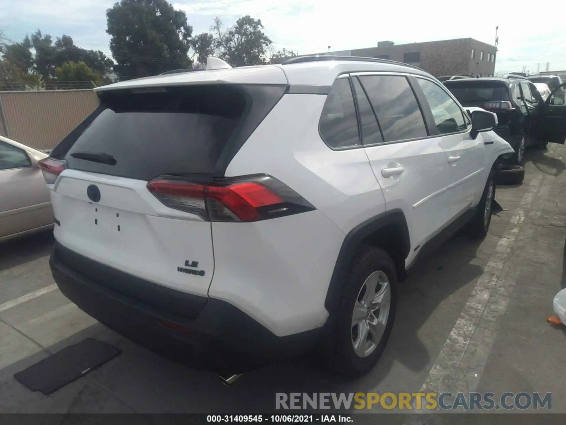 4 Photograph of a damaged car 4T3MWRFV8MU023471 TOYOTA RAV4 2021