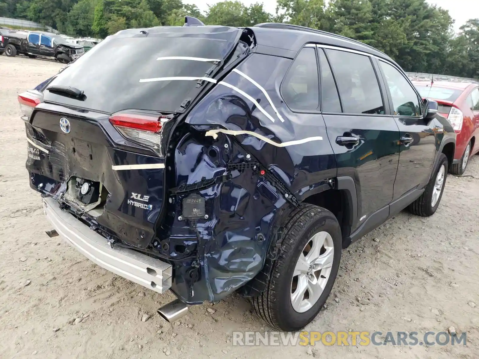 4 Photograph of a damaged car 4T3R6RFV0MU014009 TOYOTA RAV4 2021