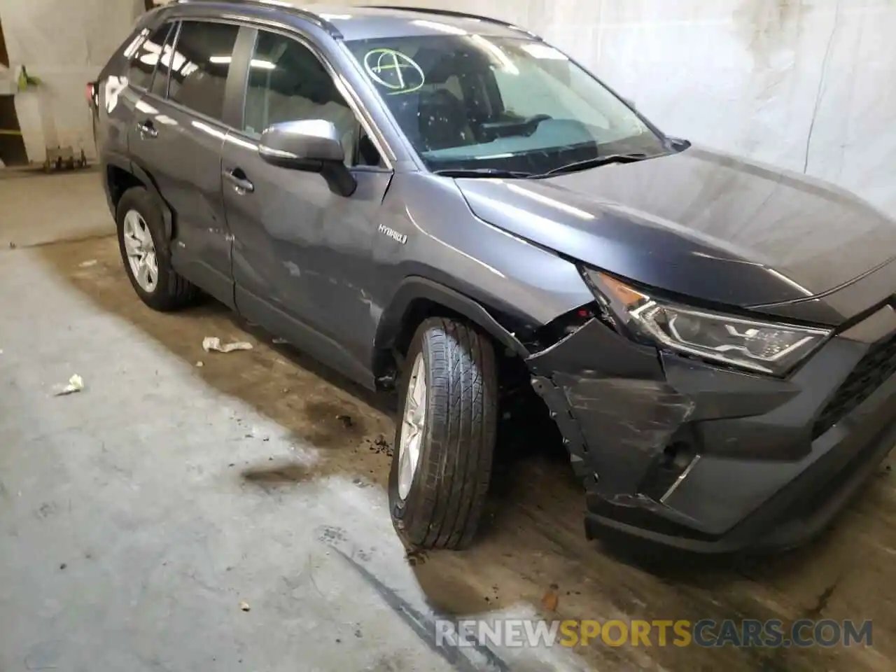 9 Photograph of a damaged car 4T3R6RFV0MU019890 TOYOTA RAV4 2021