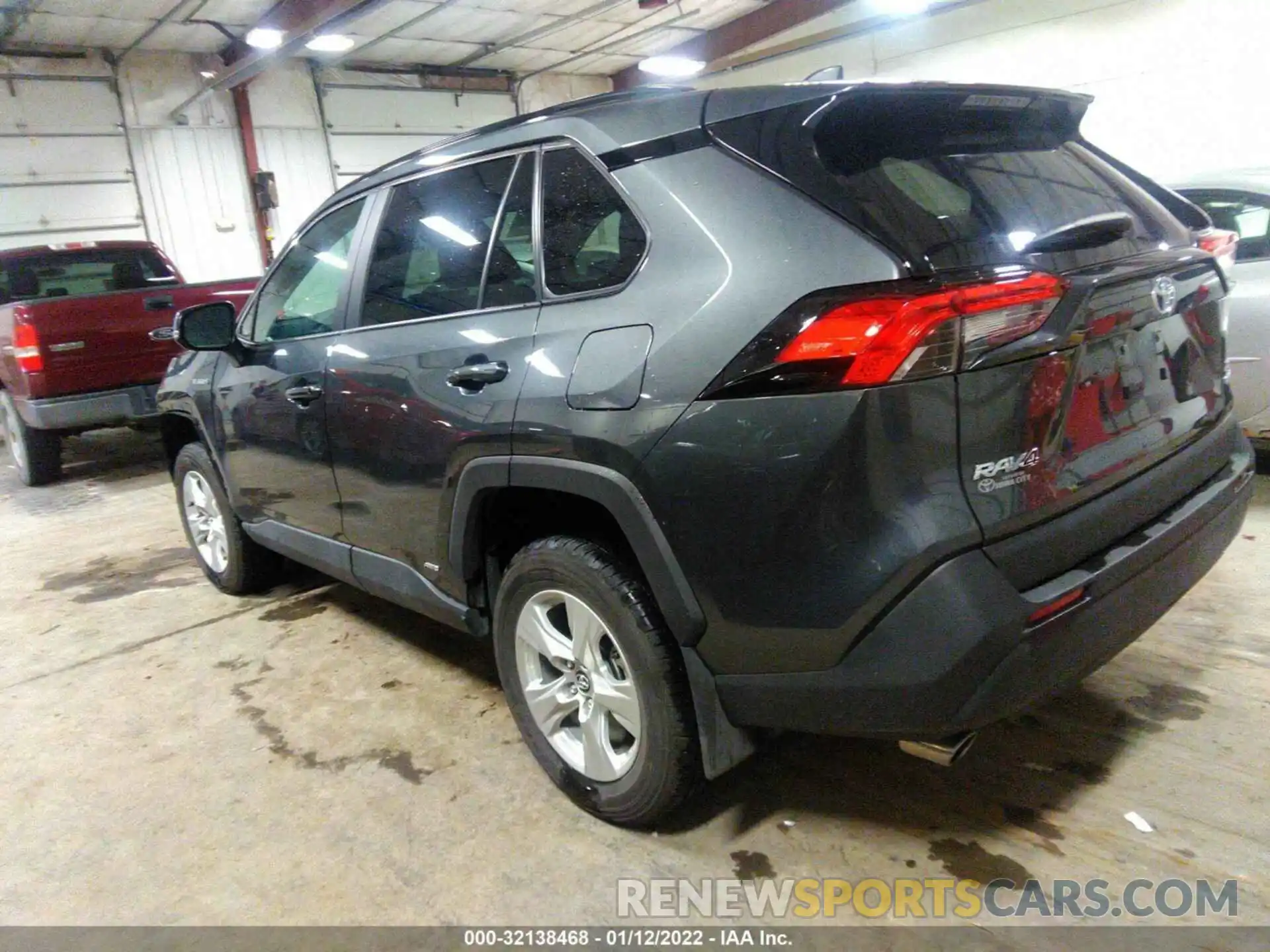 3 Photograph of a damaged car 4T3R6RFV1MU008185 TOYOTA RAV4 2021