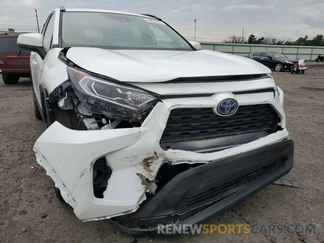 9 Photograph of a damaged car 4T3R6RFV1MU012205 TOYOTA RAV4 2021