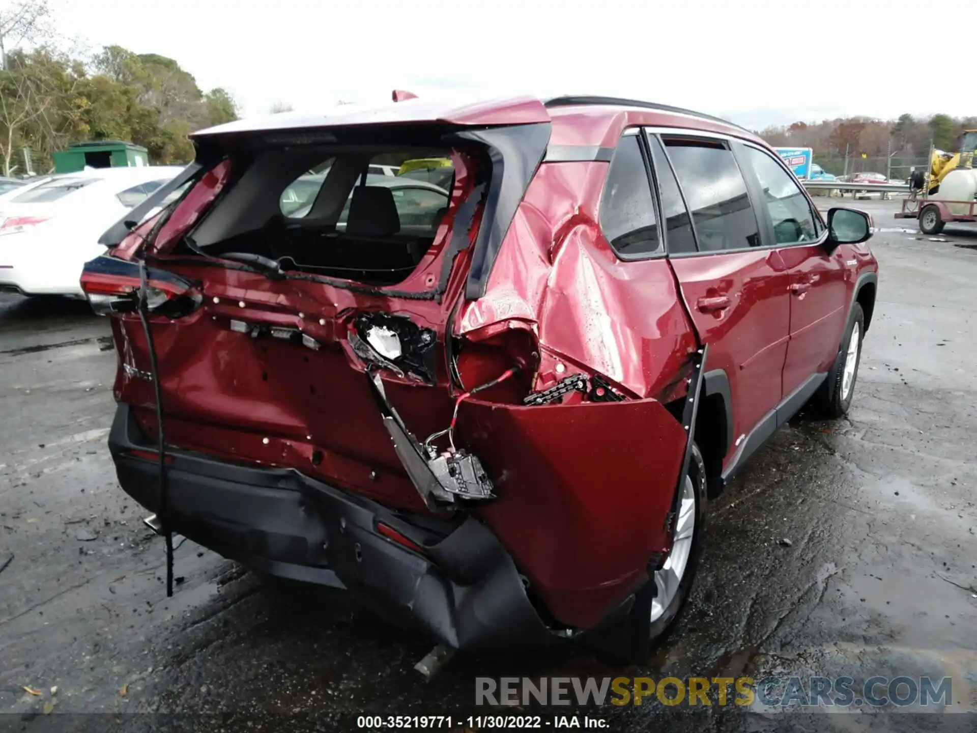 4 Photograph of a damaged car 4T3R6RFV1MU024225 TOYOTA RAV4 2021