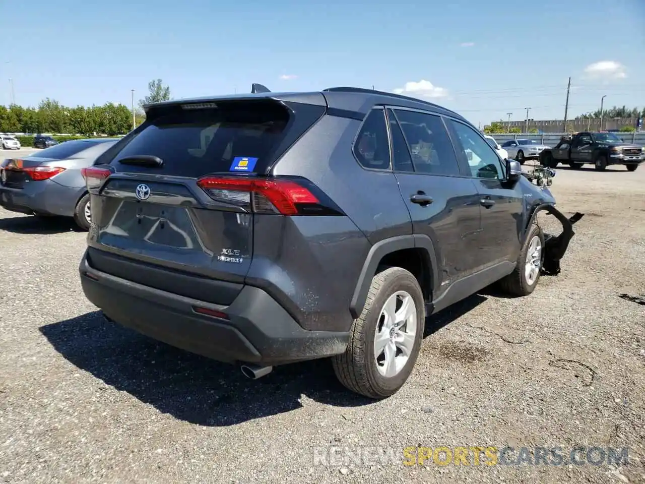 4 Photograph of a damaged car 4T3R6RFV1MU028792 TOYOTA RAV4 2021