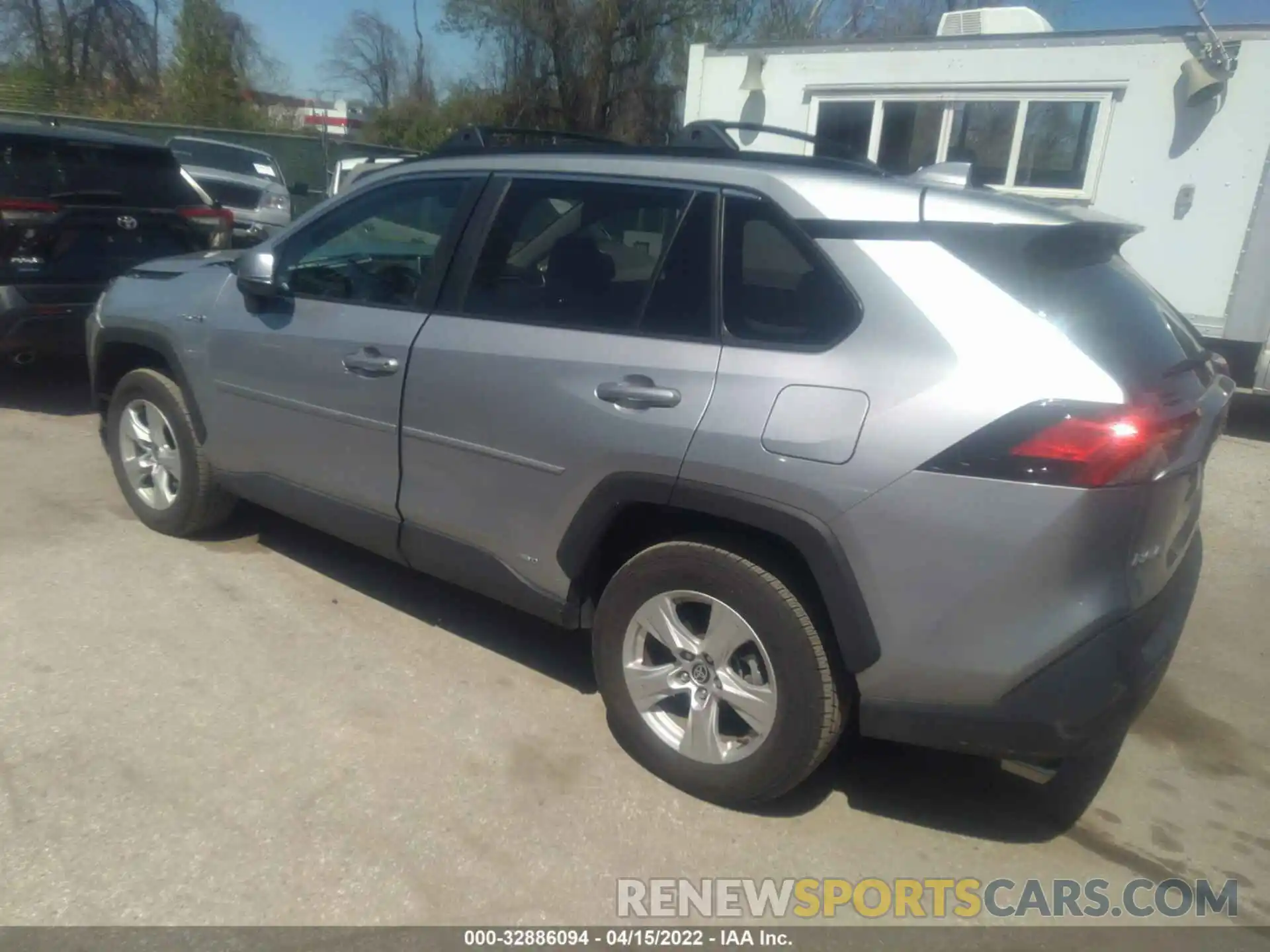 3 Photograph of a damaged car 4T3R6RFV1MU029120 TOYOTA RAV4 2021