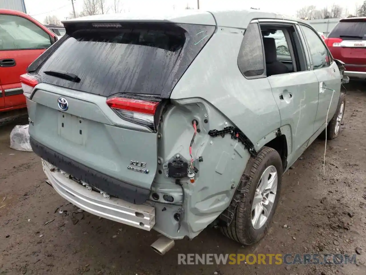 4 Photograph of a damaged car 4T3R6RFV1MU029618 TOYOTA RAV4 2021