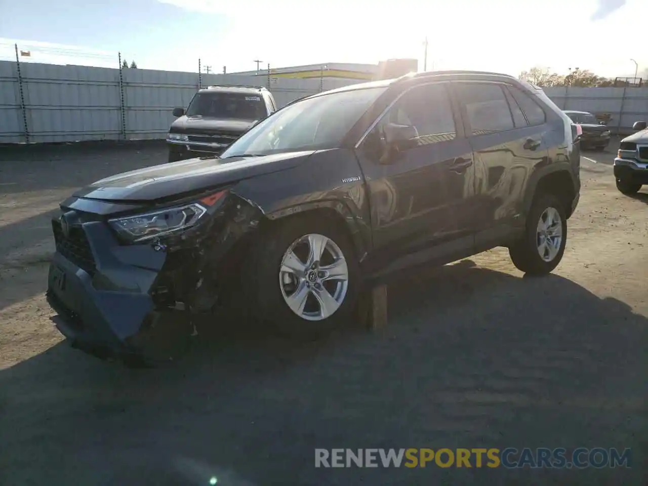 1 Photograph of a damaged car 4T3R6RFV2MU007112 TOYOTA RAV4 2021